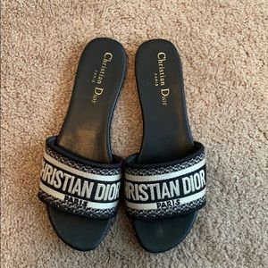 Selling CD sandals size 39 but runs 38